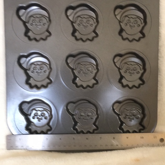 $10 or 3/$20 Holiday Christmas Themed Cookie or Treat Pan by Wilton - Picture 7 of 8